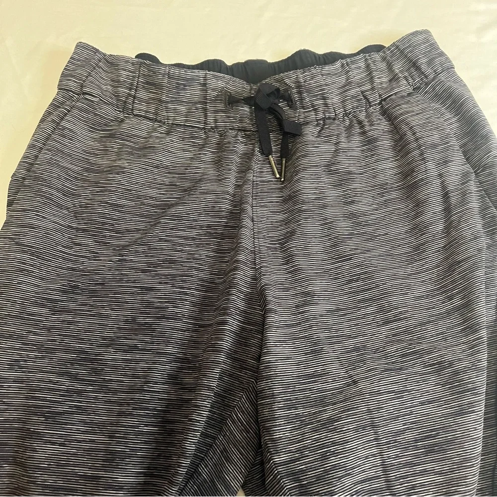 Lululemon On The Fly‎ Pants Woven Wee Are From Space Black Slate Size 8